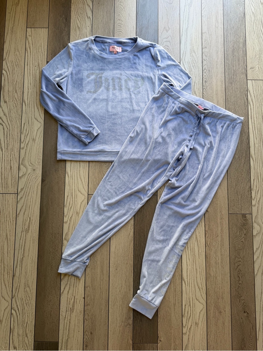 Juicy Couture Women’s Light Lavender Velour Set - M